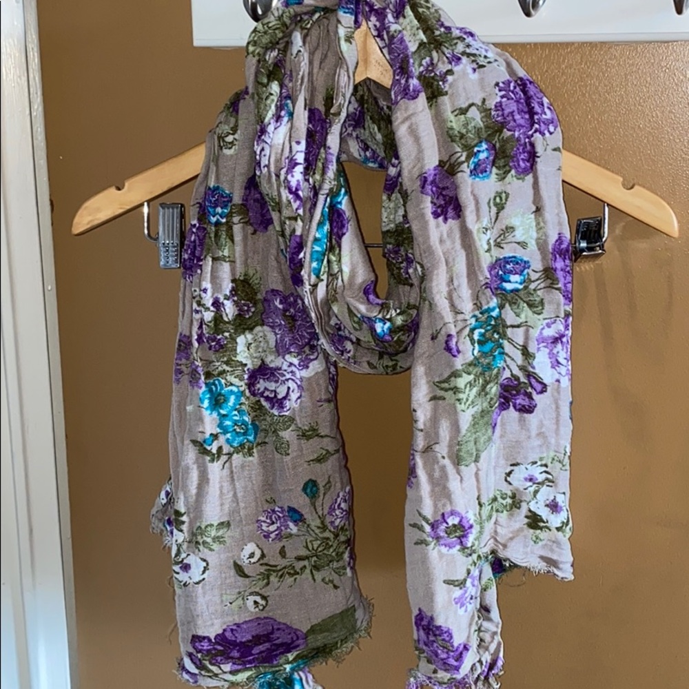 Patterned scarf